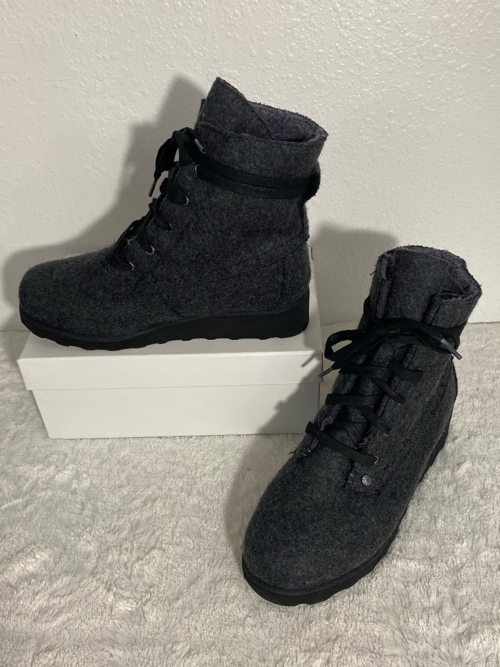 Bearpaw Krista Charcoal Gray Wool Felt Lace Up Boots Women’s Size 9